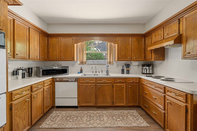 Building Photo - 5606 Graystone Ln
