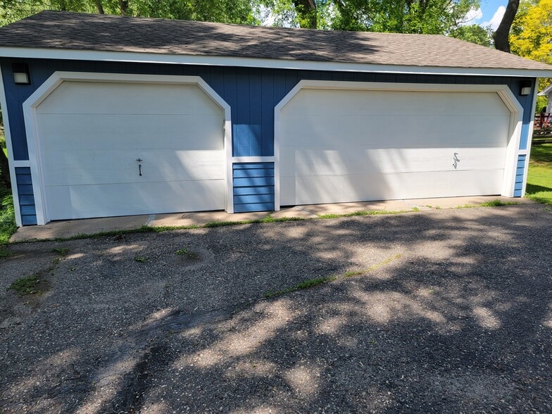 Garage - 6276 15th St N