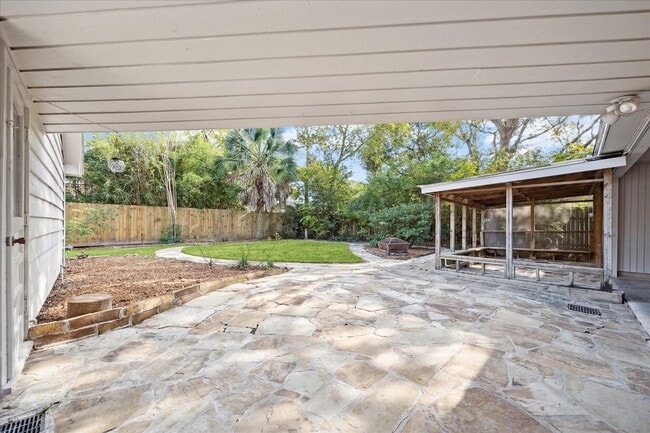 Building Photo - 18615 Martinique Dr