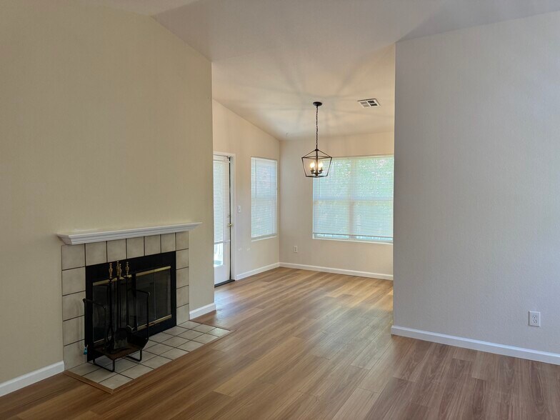 Building Photo - 2306 Forest Run