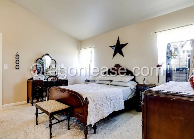Building Photo - Beautiful large West Eugene home