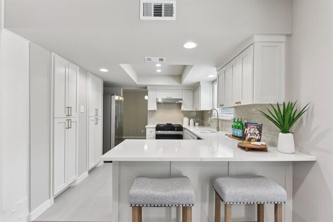 Building Photo - 2011 Malvern Hill Dr