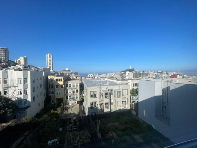 Primary Photo - 1062 Washington St