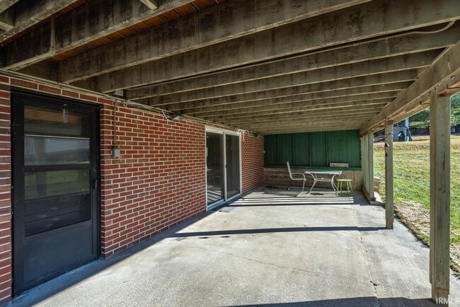 Building Photo - 1900 E Windsor Dr