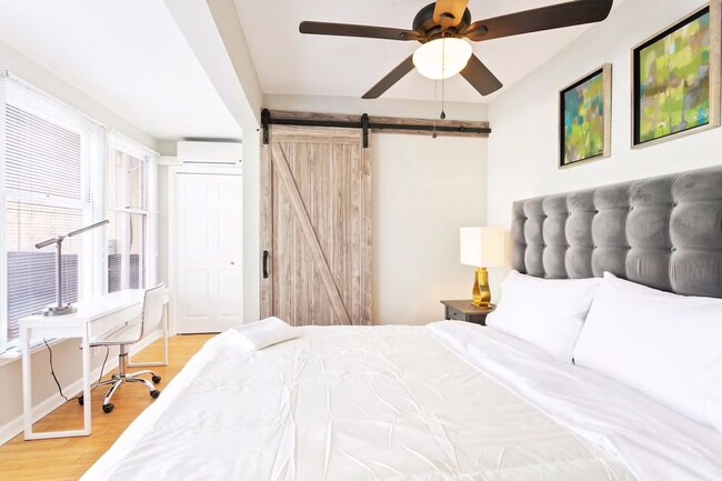 Building Photo - Luxury Midtown Private Retreat!