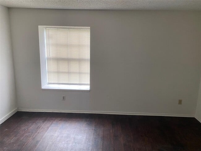 Building Photo - 12312B Alderbrook Dr