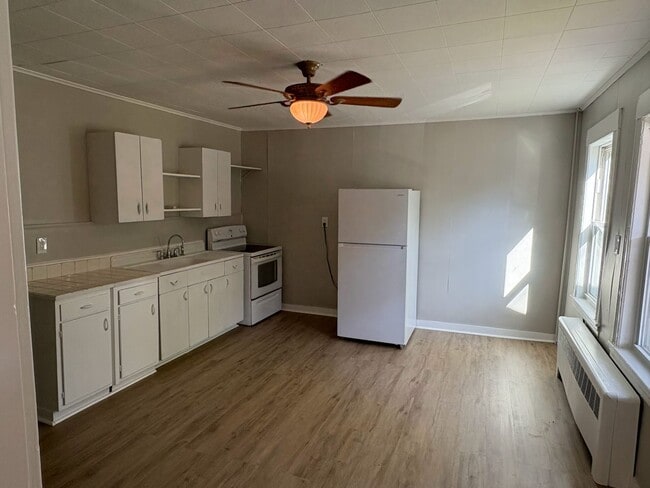 Primary Photo - 186-196 South Main Street