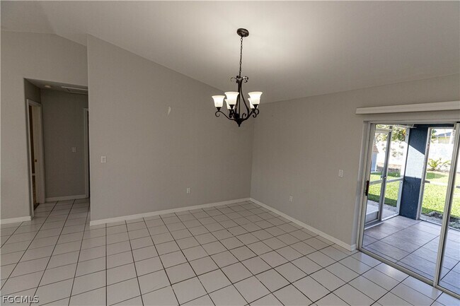 Building Photo - 417 SE 21st Terrace