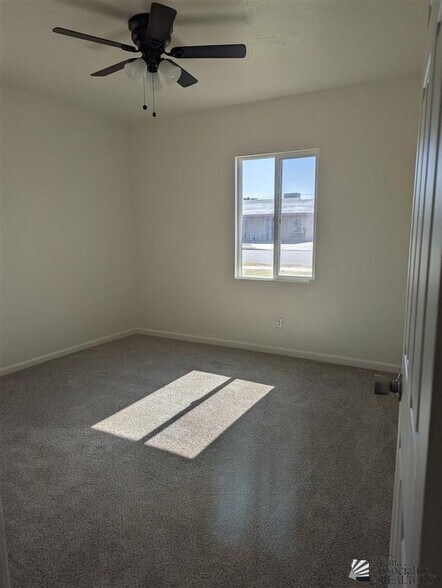 Building Photo - 1710 W 11th St