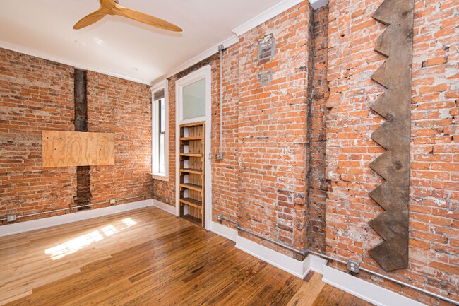 Building Photo - 309 E 13th St