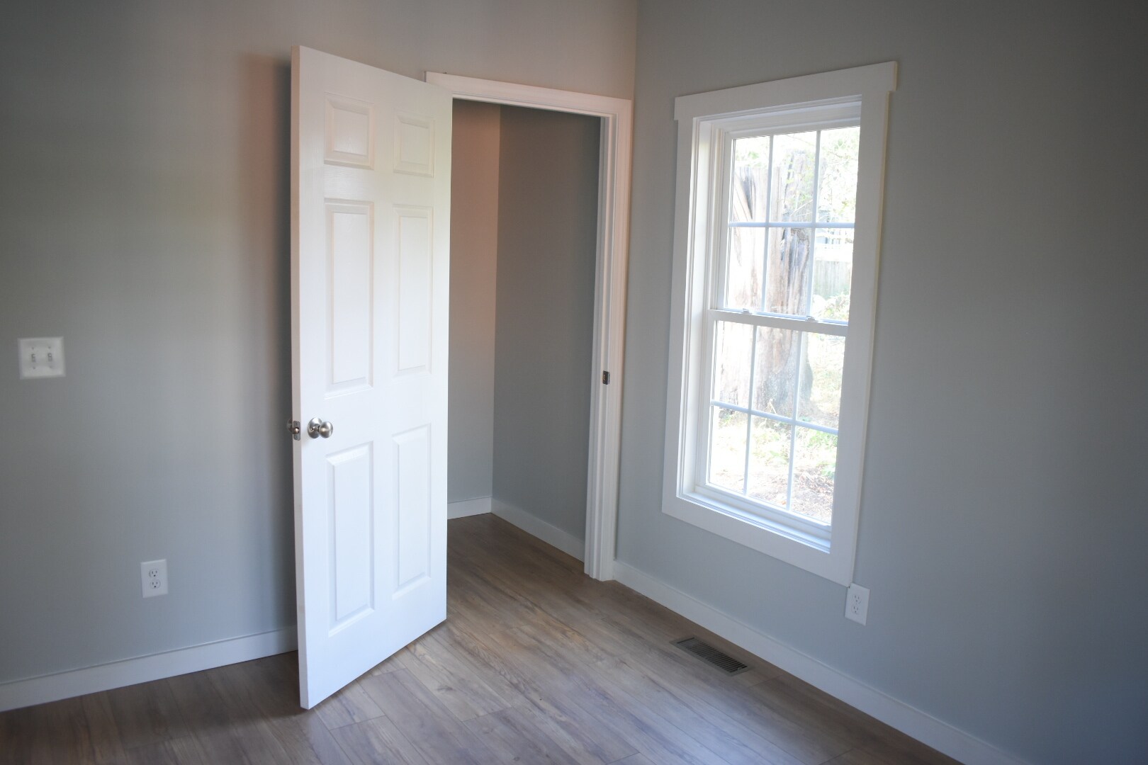 Building Photo - 308 Kenwood Ave