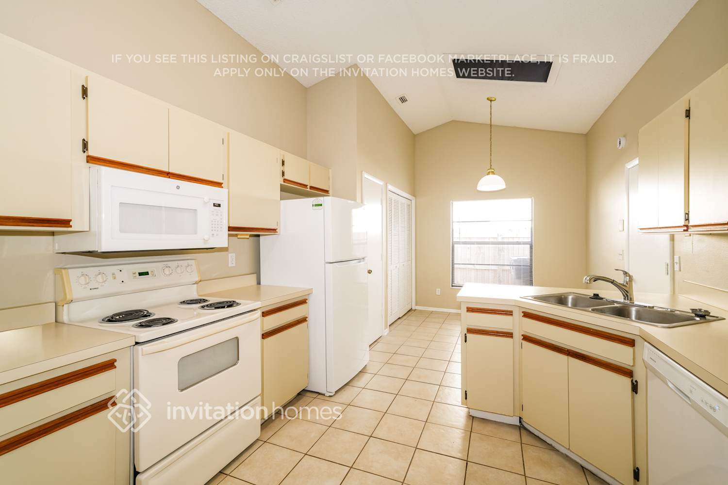 Building Photo - 8916 Bayaud Dr