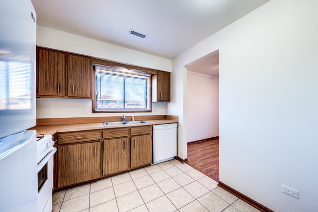 Building Photo - 15706 Peggy Ln