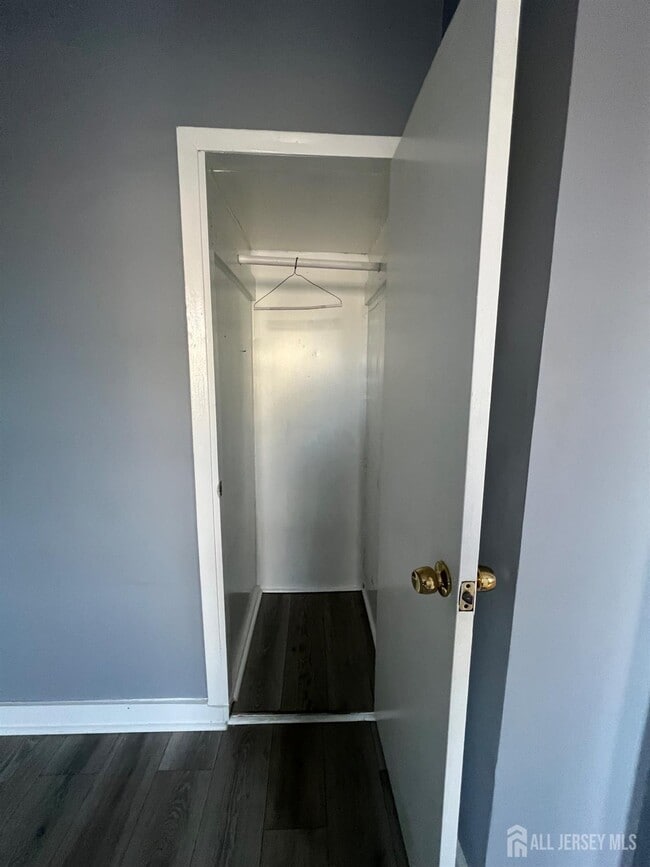 Building Photo - 387 Market St