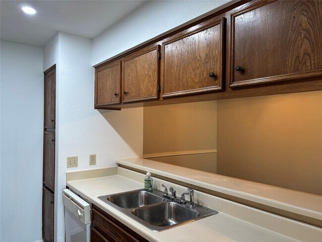 Building Photo - 10616 Mellow Meadow Dr