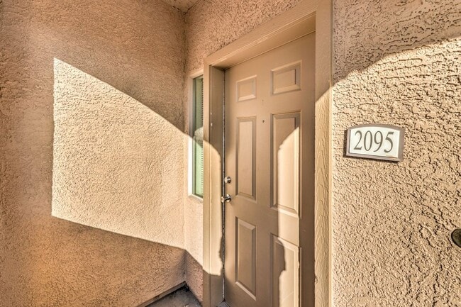 Building Photo - Lovely 3-Br Condo in a Guard Gated Community in the Southwest Area