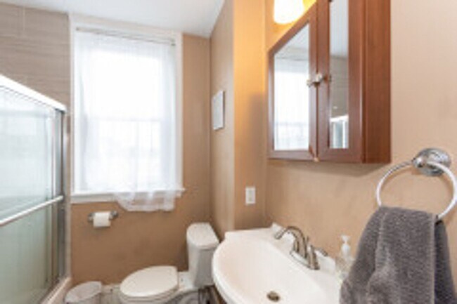 Building Photo - 5 Bed 2 Bath - Allston - 9/1