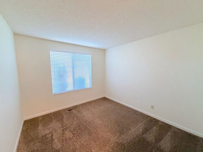 Building Photo - NW Reno Single Story House - 2 Car Garage/Fully Landscaped Yard