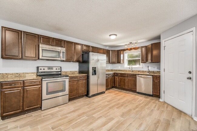 Building Photo - Charming 3-Bedroom Home Near Downtown Pens...