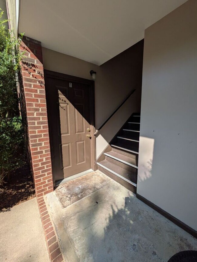 Building Photo - 1BD/1BA First Floor Unit at Westmont Apartments in Hickory, NC!