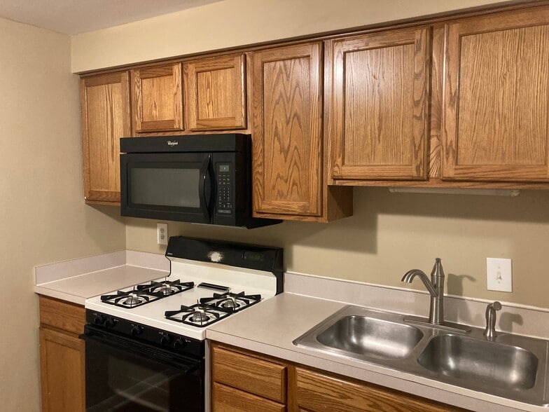 Building Photo - 1680 Summit St