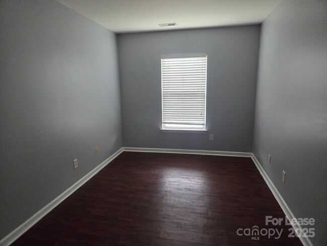Building Photo - 180 Flanders Dr