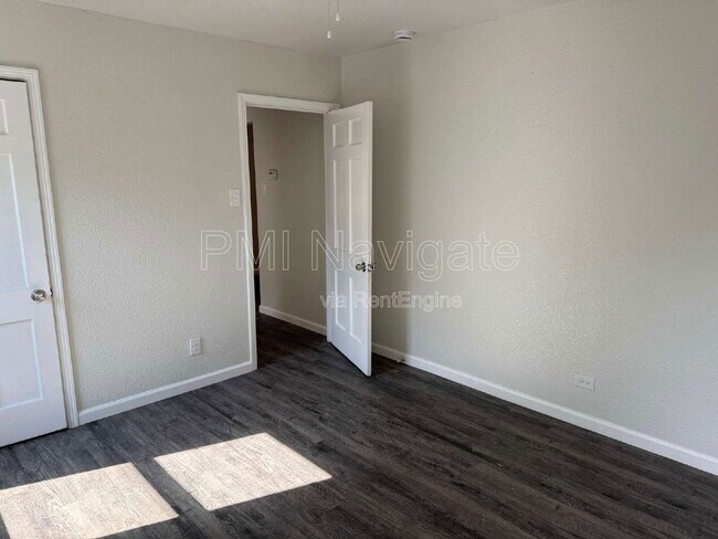 Building Photo - 1719 Schley Ave