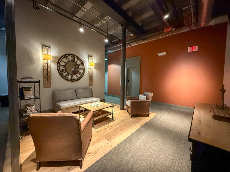 Building Photo - 570 S Front St