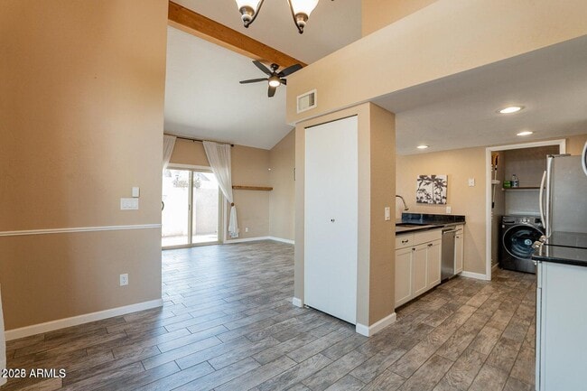 Building Photo - 2019 W Lemon Tree Pl