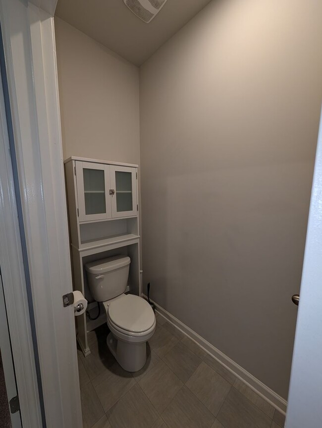 Building Photo - 445 Saffron Ct