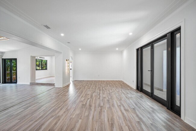 Building Photo - 7810 Beach View Dr