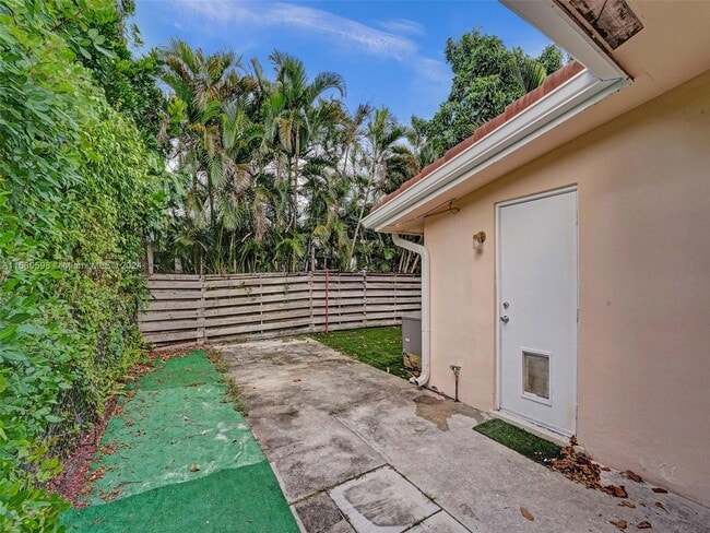 Building Photo - 1631 NE 51st St