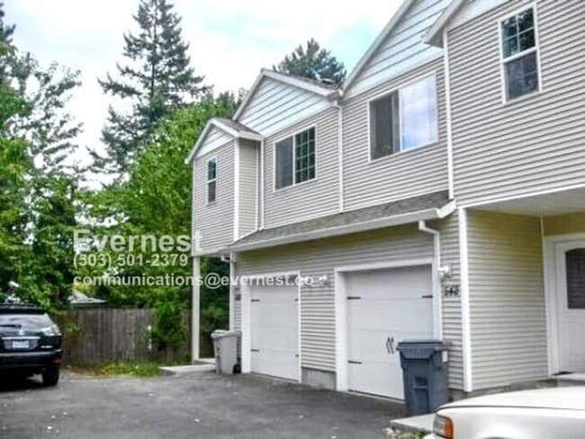 Building Photo - Spacious 3-Bedroom Townhome with Convenien...