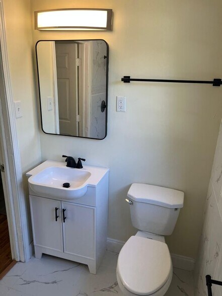 Building Photo - 2181 Gordon Cir