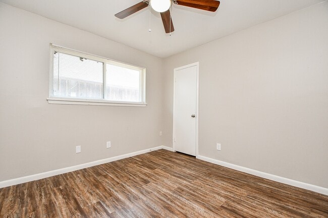 Building Photo - 5715 Ettrick Dr