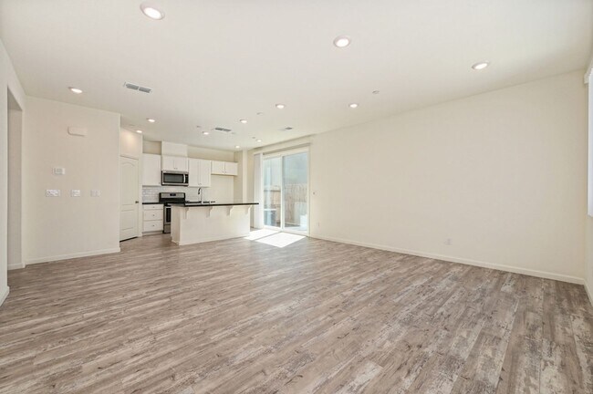 Building Photo - Fully Furnished Mid-term Rental