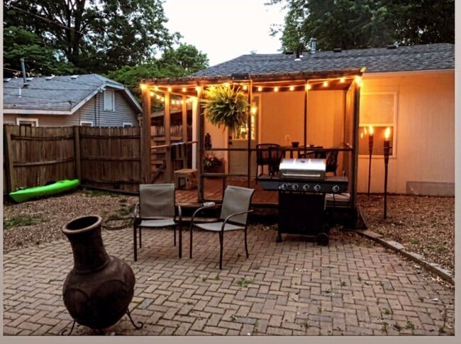 Building Photo - 21 W 78th Ter