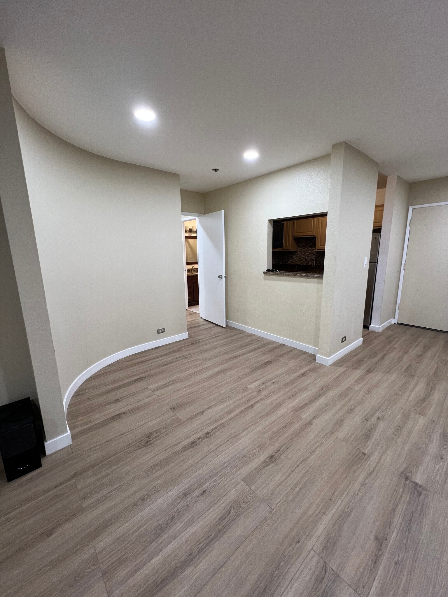 Dining area - 1440 Veteran Ave