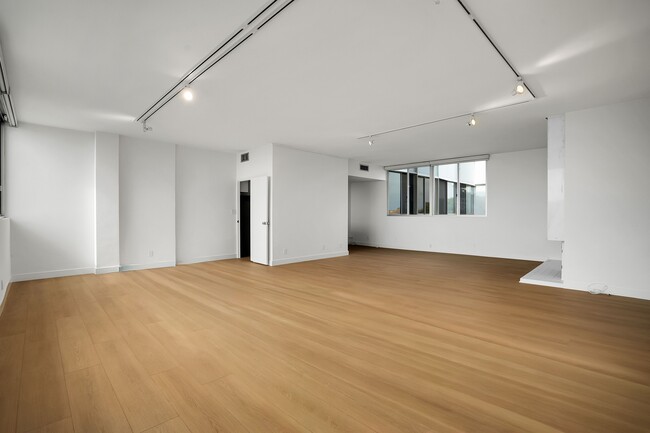 Building Photo - 17352 Sunset Blvd