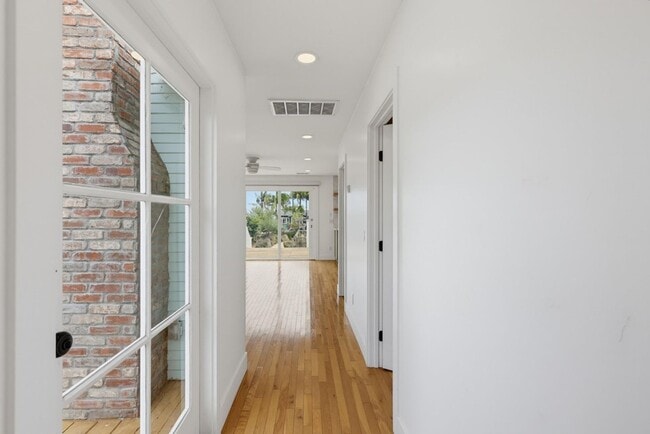 Building Photo - 4525 Saratoga Ave