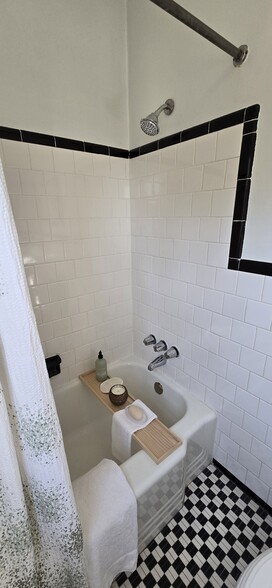 Building Photo - 6A N Beaumont Ave