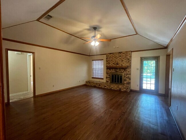 Building Photo - Must See! Welcoming Home In Greenacres Place!