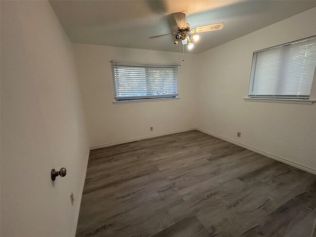 Building Photo - 617 Forest Ln