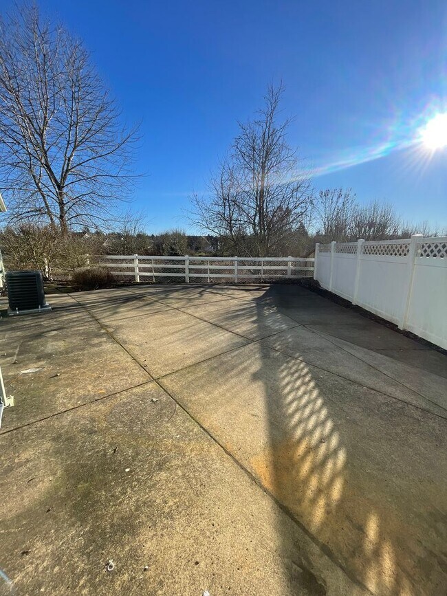 Building Photo - 3 Bedroom Home in North Albany!