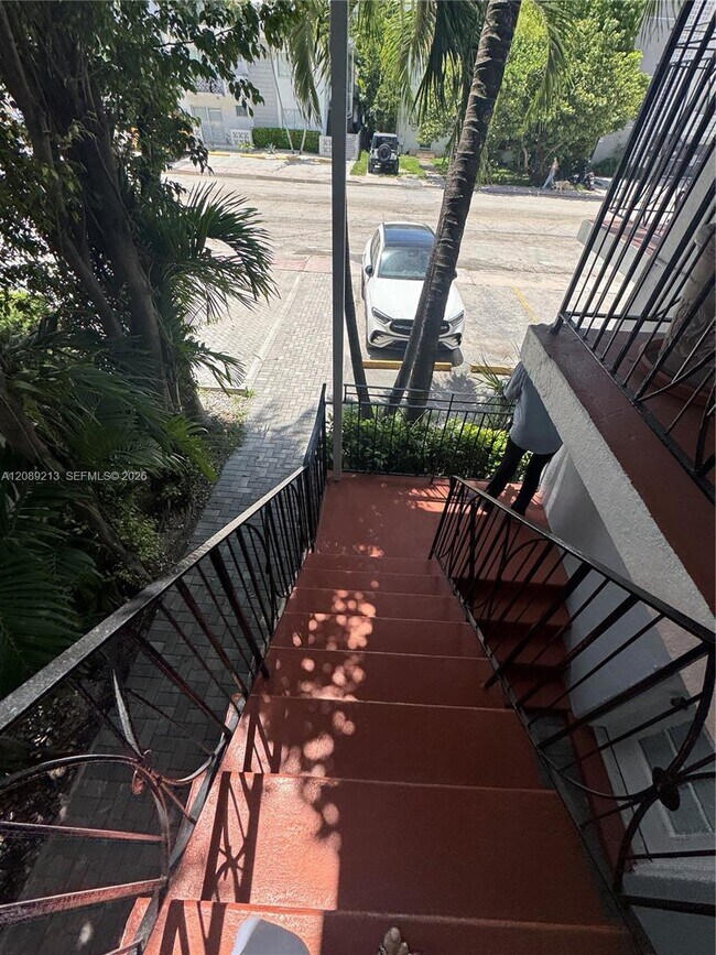 Building Photo - 1611 West Ave