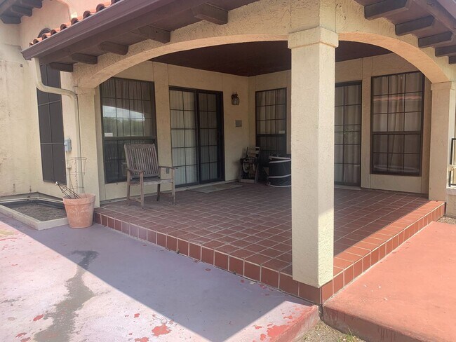 Building Photo - *COMING SOON!* 2 Bedroom Garden Style Villa Home In A Prime Location – Near Shopping & Dining!