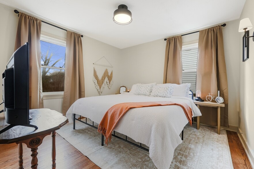 Building Photo - 1700 Kirby Dr