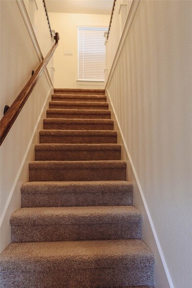 Building Photo - 3352 Vine Ter Trce