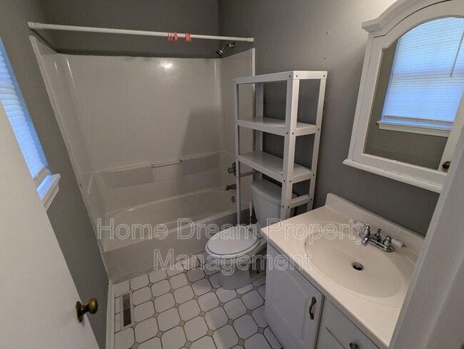 Building Photo - 11605 Rutherford Dr