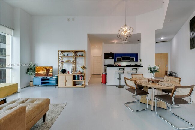 Building Photo - 253 NE 2nd St